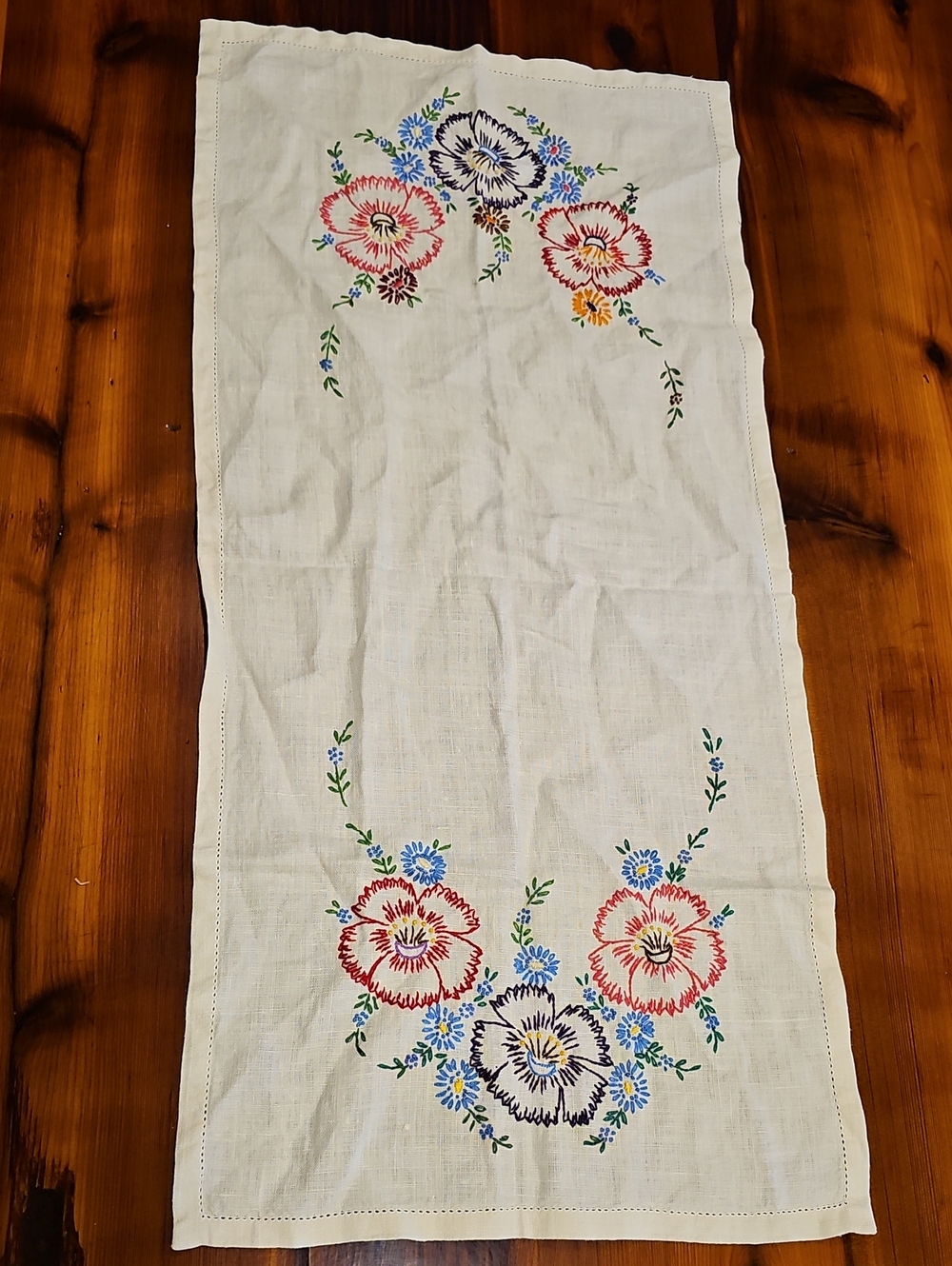 Hand-Embroidered Floral Linen Runner in Cream with Multicolor Flowers
